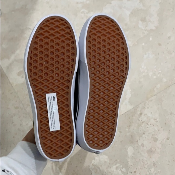 Vans - Picture 3 of 8